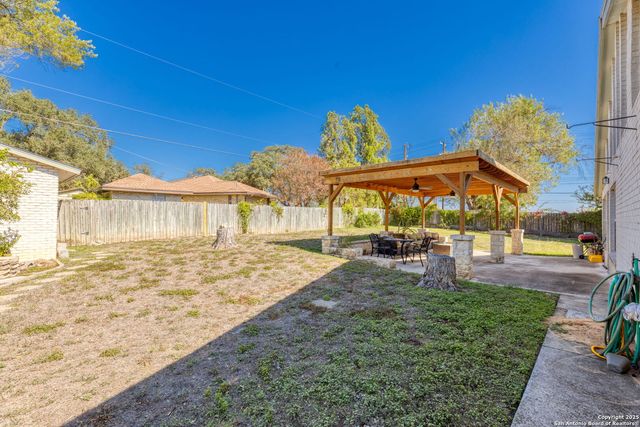 713 Fawndale Ln, Windcrest, TX 78239