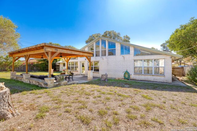 713 Fawndale Ln, Windcrest, TX 78239