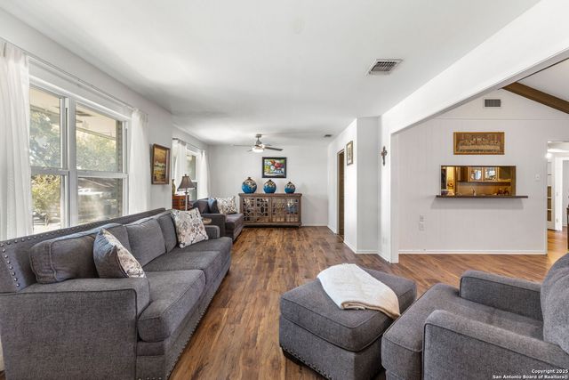 713 Fawndale Ln, Windcrest, TX 78239