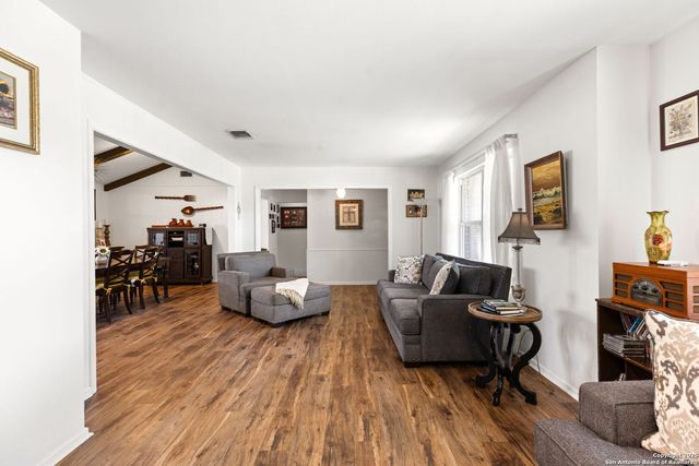 713 Fawndale Ln, Windcrest, TX 78239