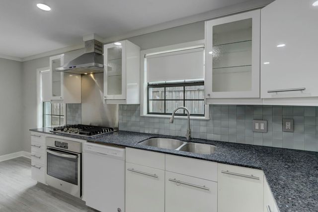 5419 Dumfries Drive, Houston, TX 77096