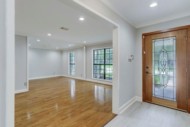 5419 Dumfries Drive, Houston, TX 77096