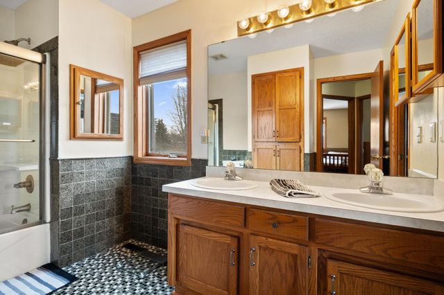 553 Hawthorn Road, Circle Pines, MN 55014