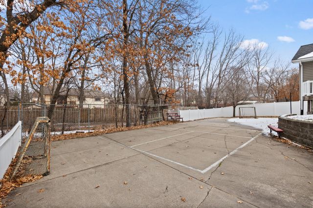 553 Hawthorn Road, Circle Pines, MN 55014