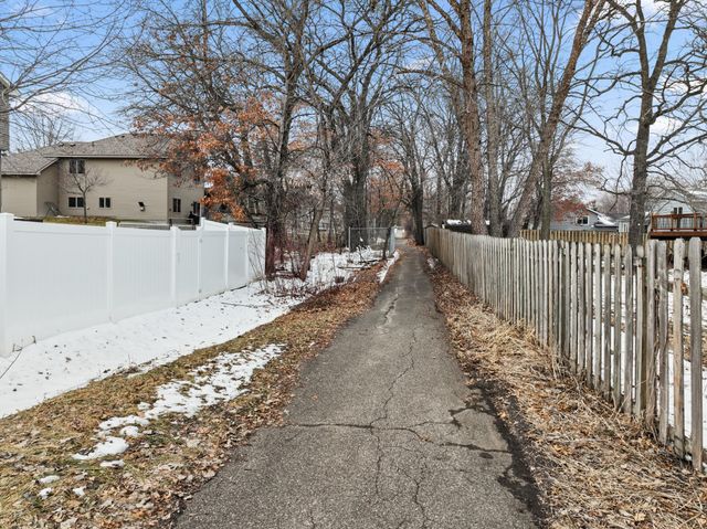 553 Hawthorn Road, Circle Pines, MN 55014