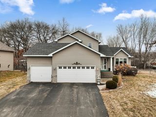 553 Hawthorn Road, Circle Pines, MN 55014