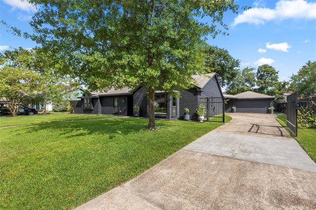 27210 Paula Lane, Conroe, TX 77385