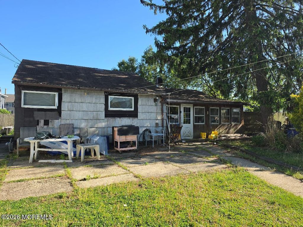 915 Woodland Avenue, West Belmar, NJ 07719