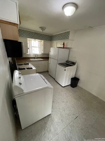 910 Grosvenor, San Antonio, TX 78221