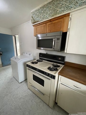 910 Grosvenor, San Antonio, TX 78221