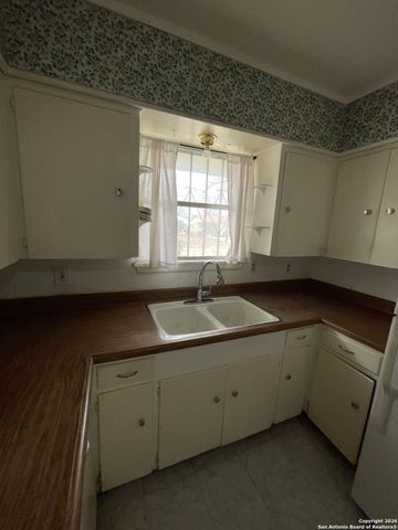 910 Grosvenor, San Antonio, TX 78221