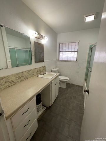 910 Grosvenor, San Antonio, TX 78221