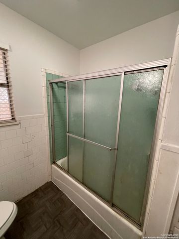 910 Grosvenor, San Antonio, TX 78221