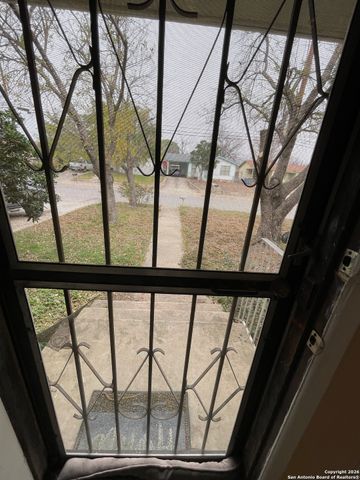 910 Grosvenor, San Antonio, TX 78221