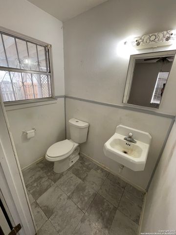 910 Grosvenor, San Antonio, TX 78221