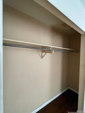 910 Grosvenor, San Antonio, TX 78221