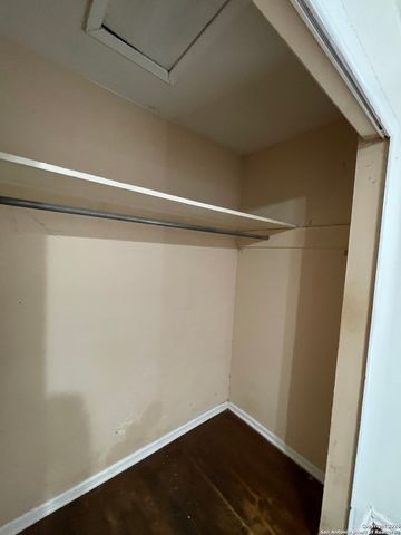 910 Grosvenor, San Antonio, TX 78221