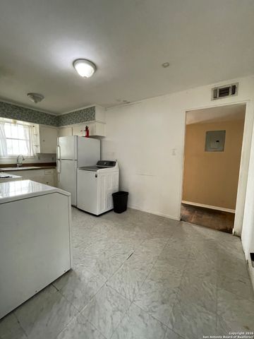 910 Grosvenor, San Antonio, TX 78221