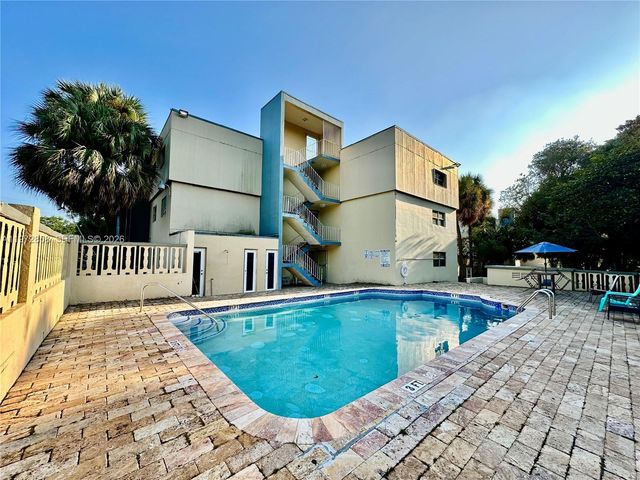 4275 NW South Tamiami Canal Dr 2-104, Miami, FL 33126