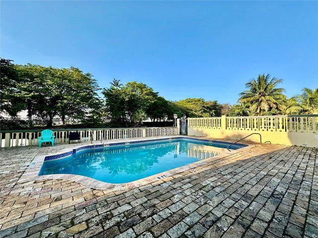 4275 NW South Tamiami Canal Dr 2-104, Miami, FL 33126