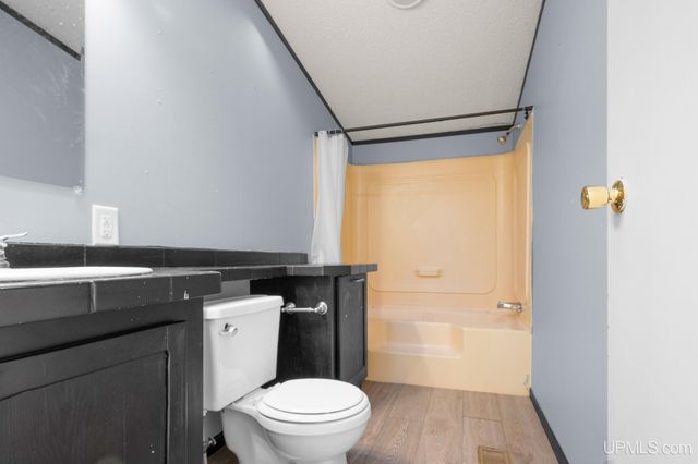 1 Pinewood Drive, Gladstone, MI 49837