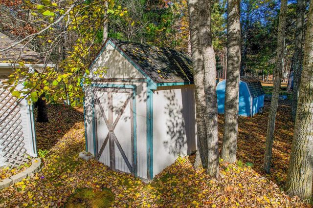 1 Pinewood Drive, Gladstone, MI 49837