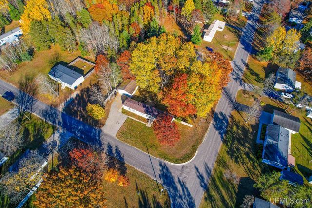 1 Pinewood Drive, Gladstone, MI 49837