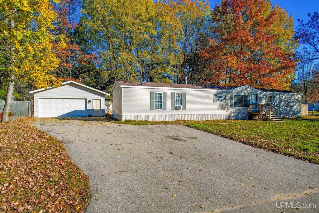 1 Pinewood Drive, Gladstone, MI 49837