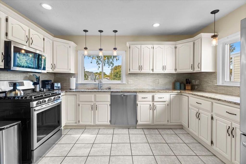 83 Edgemont Rd, Braintree, MA 02184
