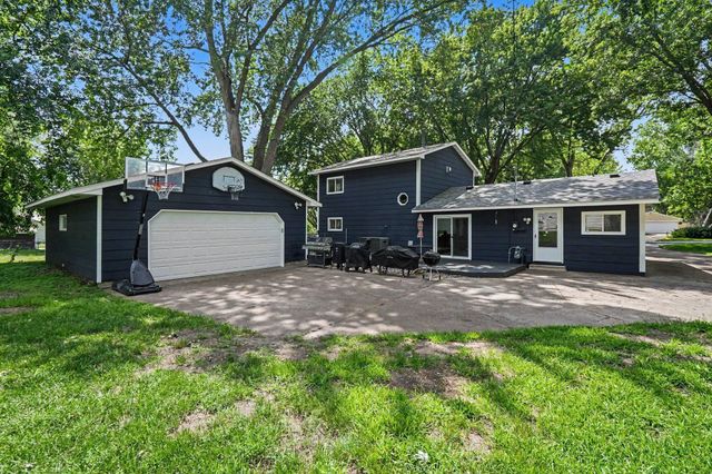 10021 Redwood Street NW, Coon Rapids, MN 55433