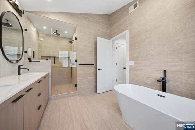 117 Henry Street A, Palisades Park, NJ 07650