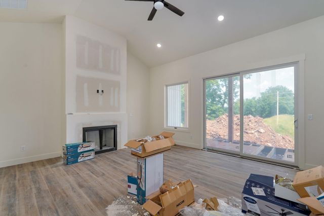 4972 S Sycamore Avenue, Springfield, MO 65810