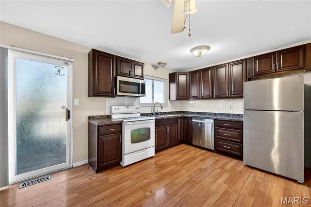 2715 Creekwood Manor Lane, St Louis, MO 63125