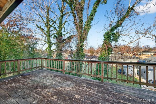 2715 Creekwood Manor Lane, St Louis, MO 63125