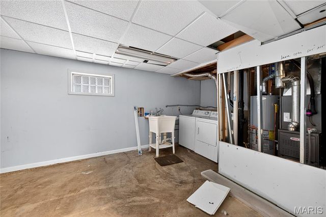 2715 Creekwood Manor Lane, St Louis, MO 63125