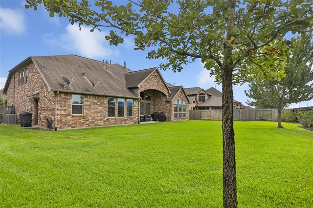 18931 Wild Thornberry Drive, Tomball, TX 77377