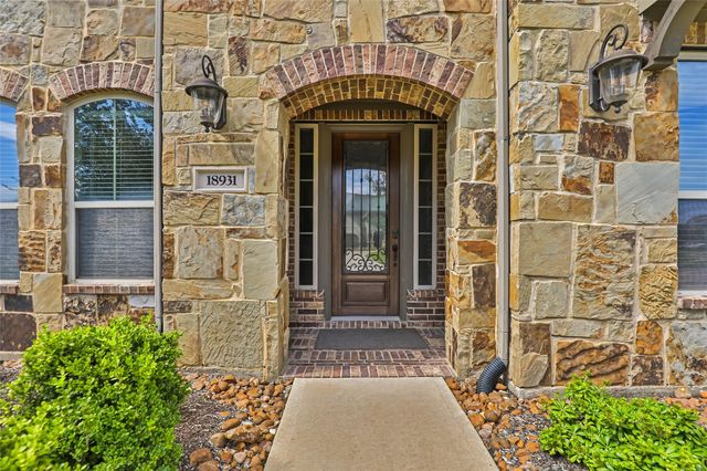18931 Wild Thornberry Drive, Tomball, TX 77377