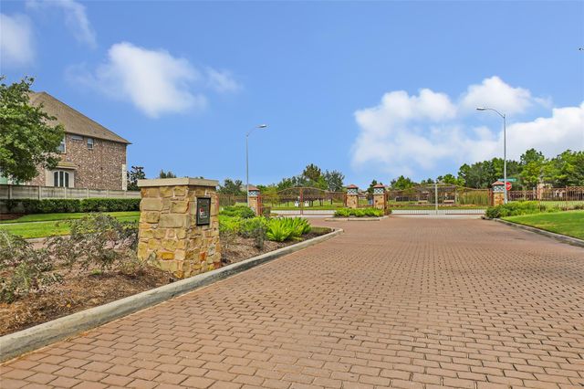 18931 Wild Thornberry Drive, Tomball, TX 77377