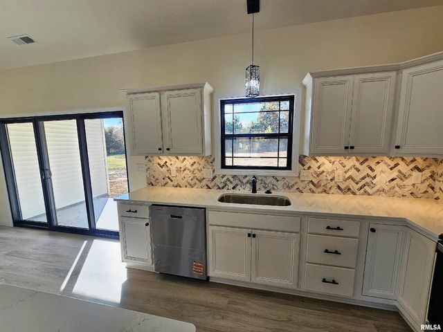 7140 Reeder Road, Marion, IL 62959