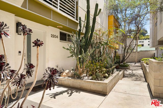 2204 Fox Lane, Los Angeles, CA 90026