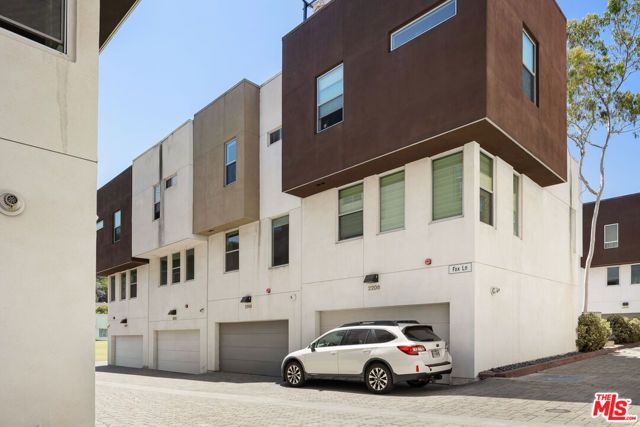 2204 Fox Lane, Los Angeles, CA 90026
