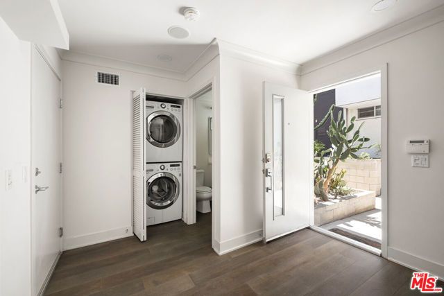 2204 Fox Lane, Los Angeles, CA 90026