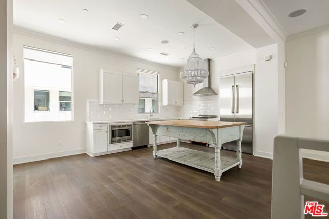 2204 Fox Lane, Los Angeles, CA 90026
