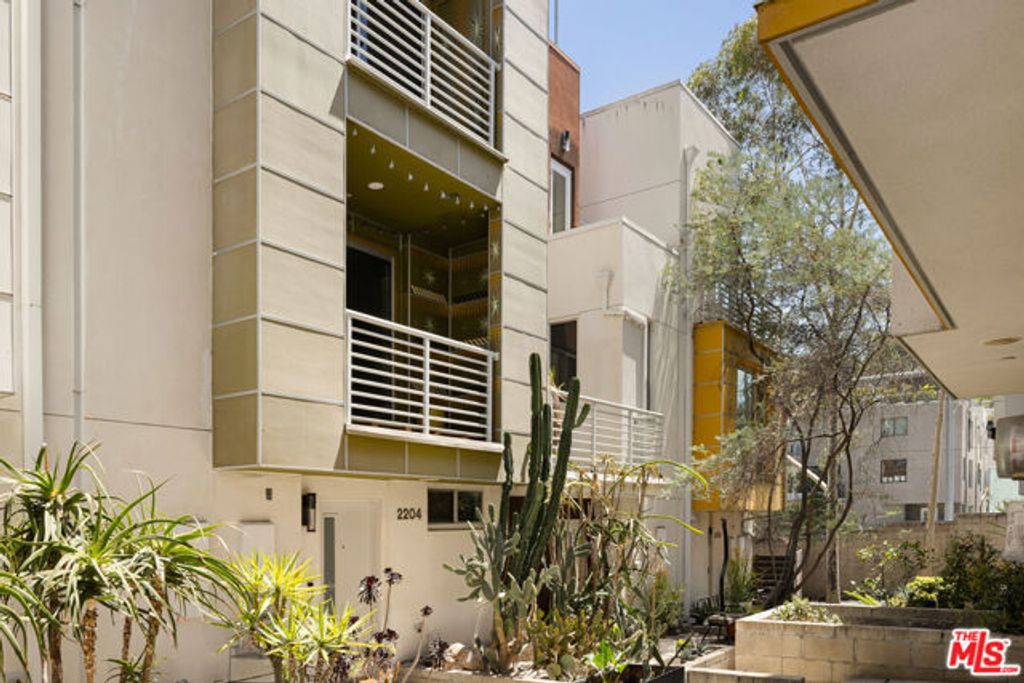 2204 Fox Lane, Los Angeles, CA 90026