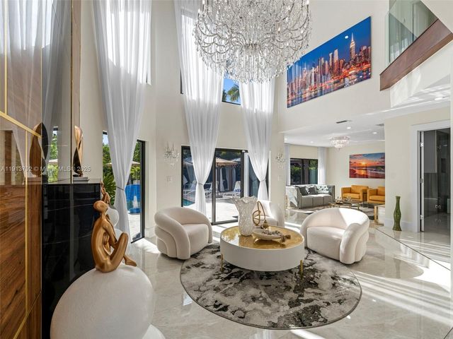 6180 Pine Tree Dr, Miami Beach, FL 33140