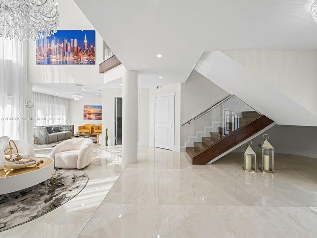 6180 Pine Tree Dr, Miami Beach, FL 33140