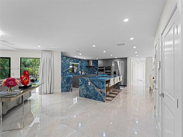 6180 Pine Tree Dr, Miami Beach, FL 33140