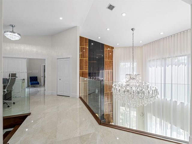 6180 Pine Tree Dr, Miami Beach, FL 33140