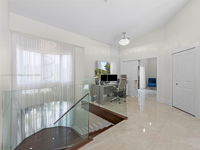 6180 Pine Tree Dr, Miami Beach, FL 33140