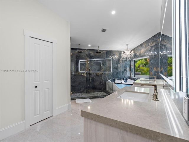 6180 Pine Tree Dr, Miami Beach, FL 33140